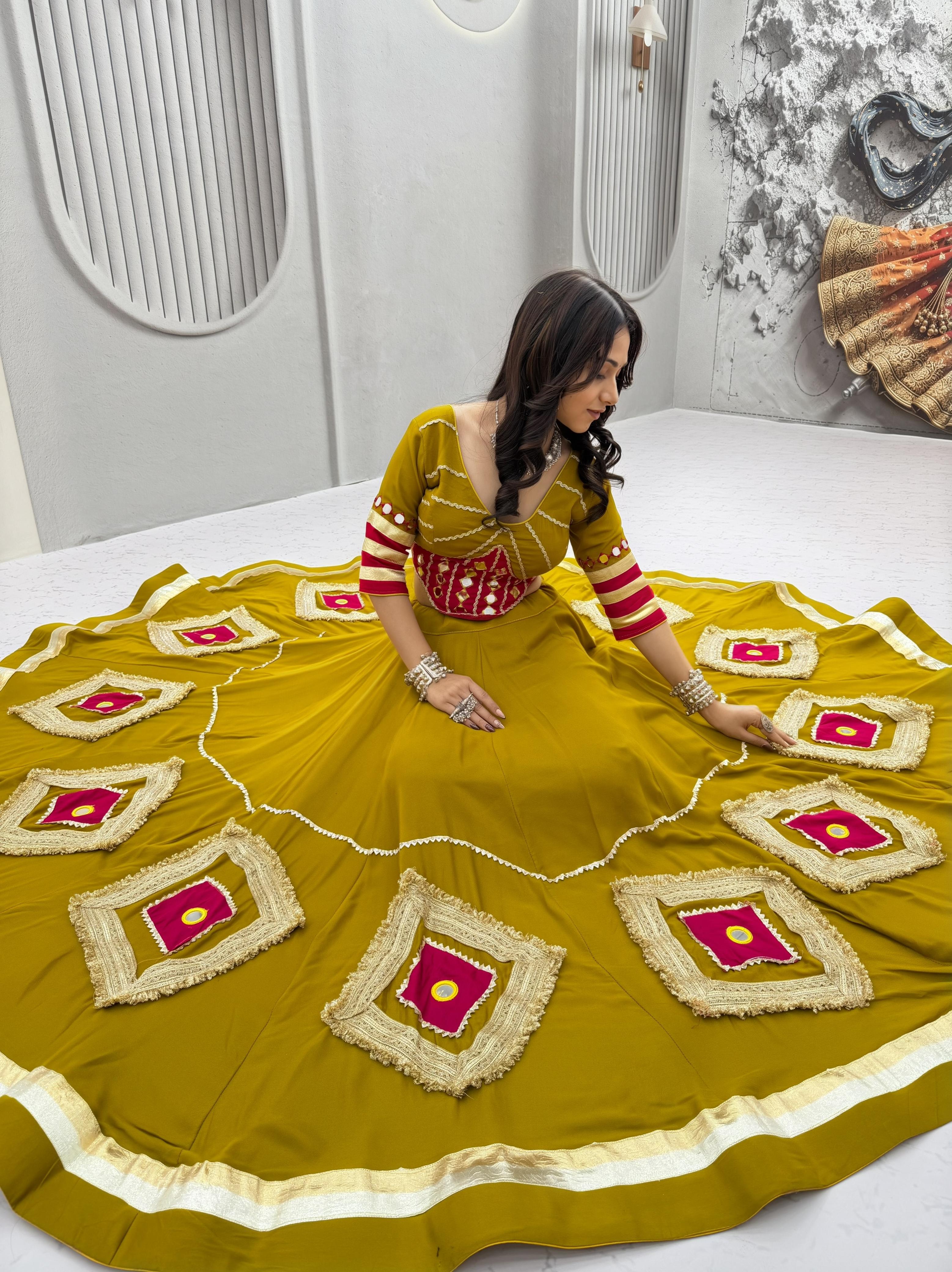 Hand Mirror Lehenga Set — view 5